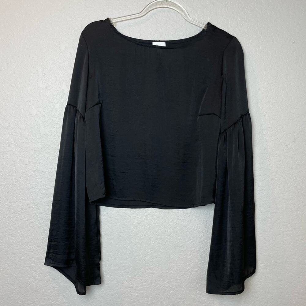 BNWT! MADISON & BERKELEY Black Satin Cropped Blouse Size XS